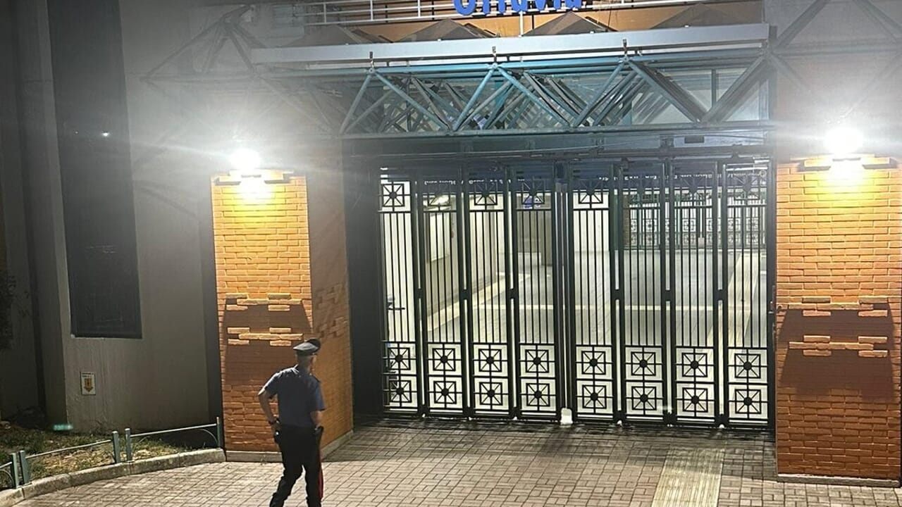 Roma, chiudono i cancelli della stazione: 70 pellegrini intrappolati