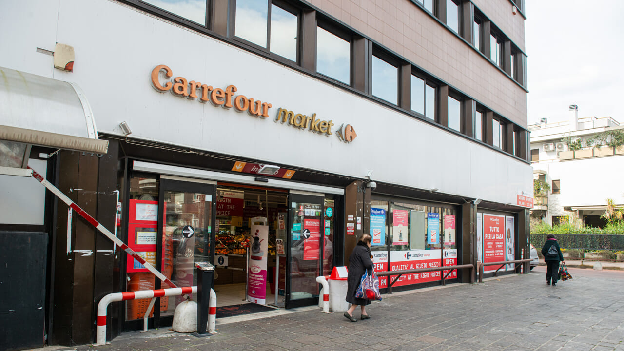La fuga di Carrefour da Roma. Cosa succede nei supermercati e cosa ne sarà dei lavoratori - RomaToday