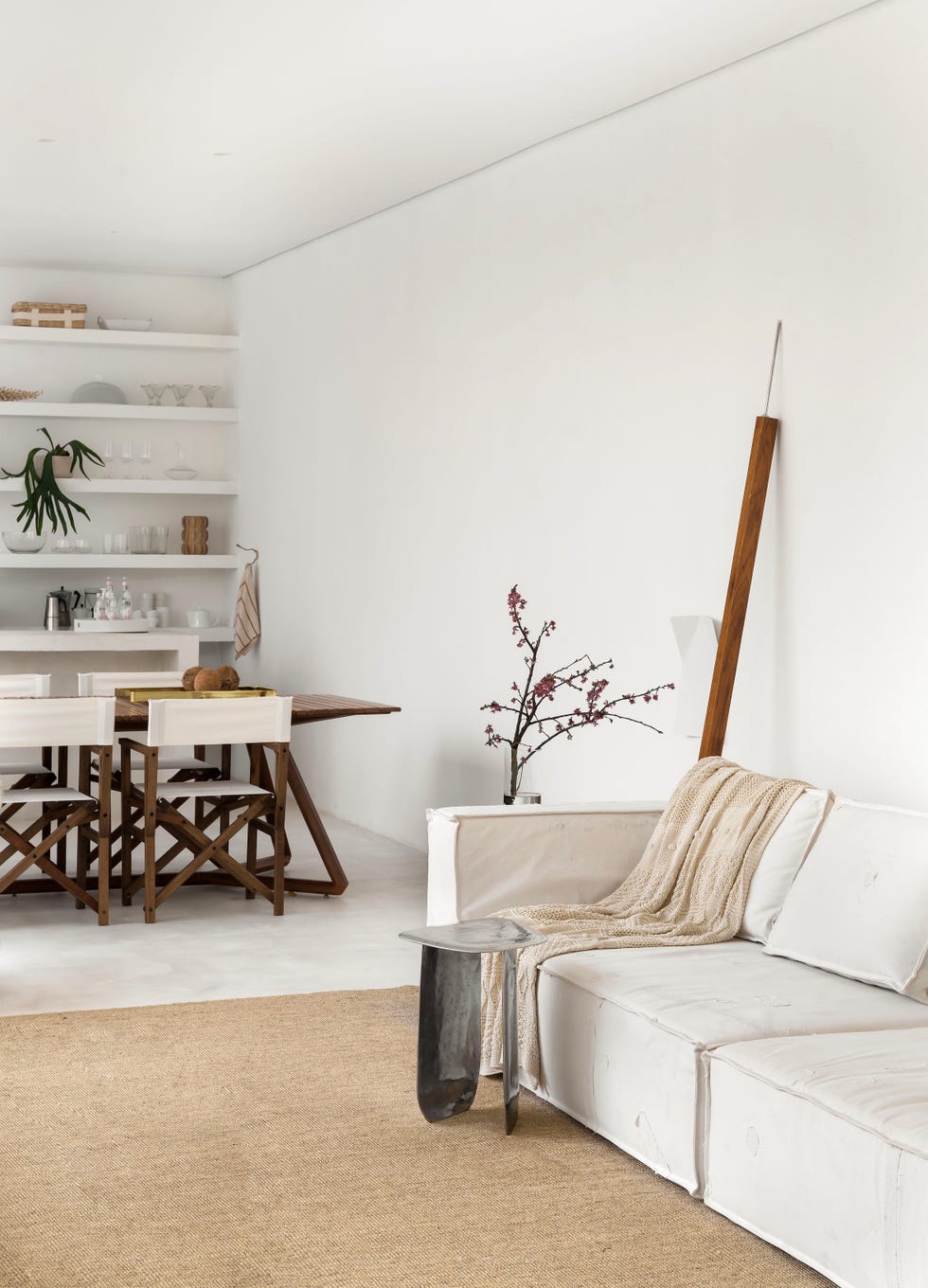 esta casa iba a ser cobertizo y acabo convertido en el loft suspendido a la altura de los arboles de un arquitecto