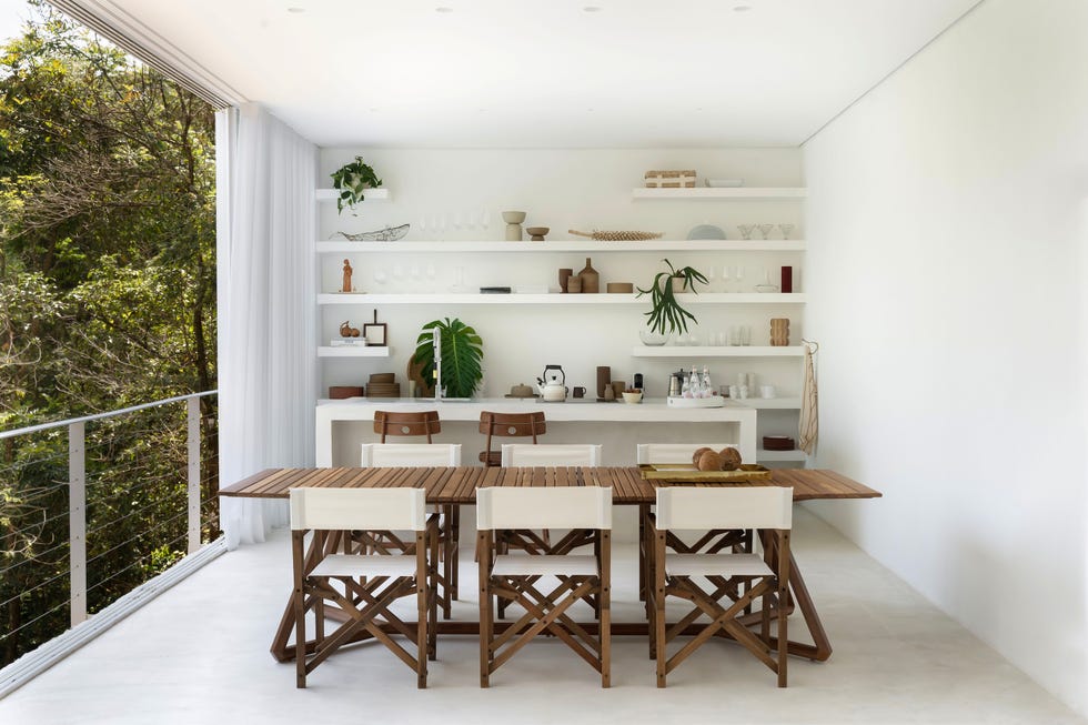 esta casa iba a ser cobertizo y acabo convertido en el loft suspendido a la altura de los arboles de un arquitecto