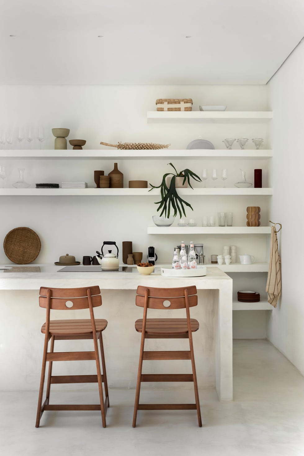 esta casa iba a ser cobertizo y acabo convertido en el loft suspendido a la altura de los arboles de un arquitecto
