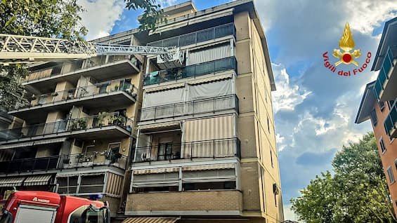 Torino, esplosione in un condominio a Collegno: ci sono feriti