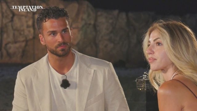 Lucia e Rosario: il falò di confronto anticipato - Temptation Island Clip | Witty TV - Witty TV