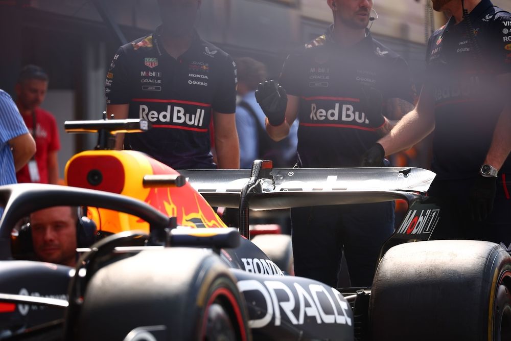 La versione più carica dell'ala Red Bull usata nelle sessioni sprint
