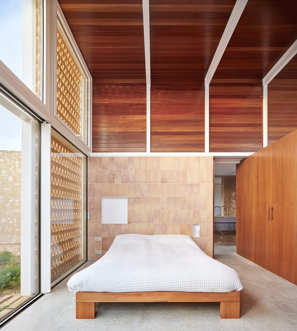 casa moderna con patios y estancias abiertas de twobo arquitectura