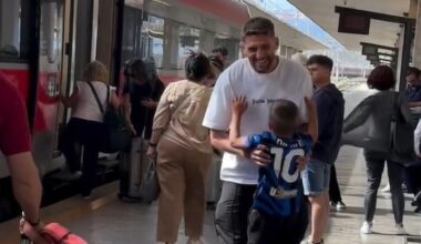 VIDEO / Berardi torna a casa: il figlio lo accoglie con la maglia dell'Inter