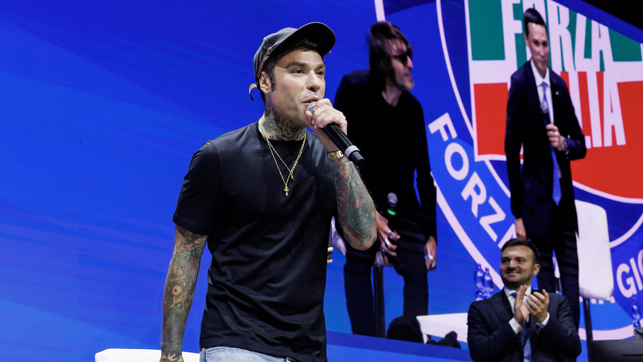 "Non si dimette per opportunismo, dice di avere le mani pulite ma poteva dire coscienza"