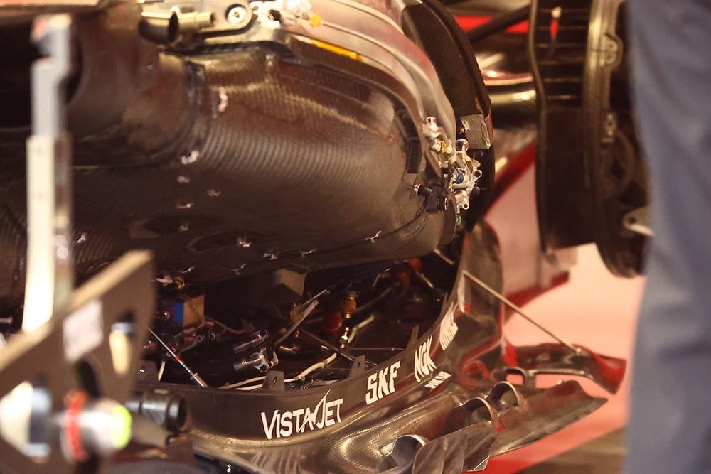 Ferrari SF-25, dettaglio della parte terminale del fondo con lo slot che sembra più grande rispetto all'Austria