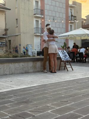 flash-mob-malamente-civitanova-3-300x400