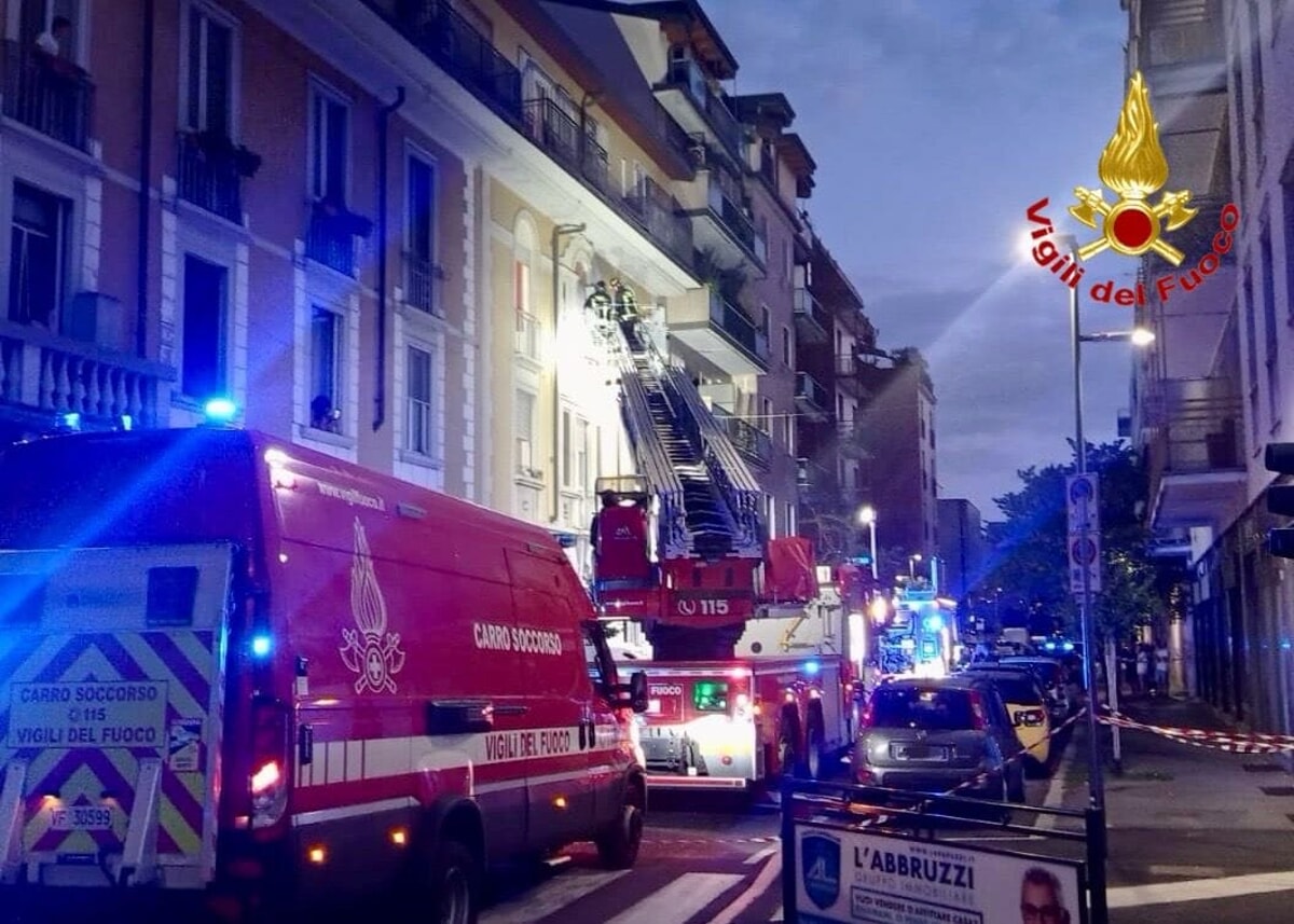 Incendio Sesto San Giovanni notte vigili del fuoco