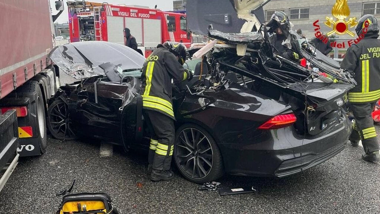 quattro morti e un ferito. Strada chiusa e traffico paralizzato