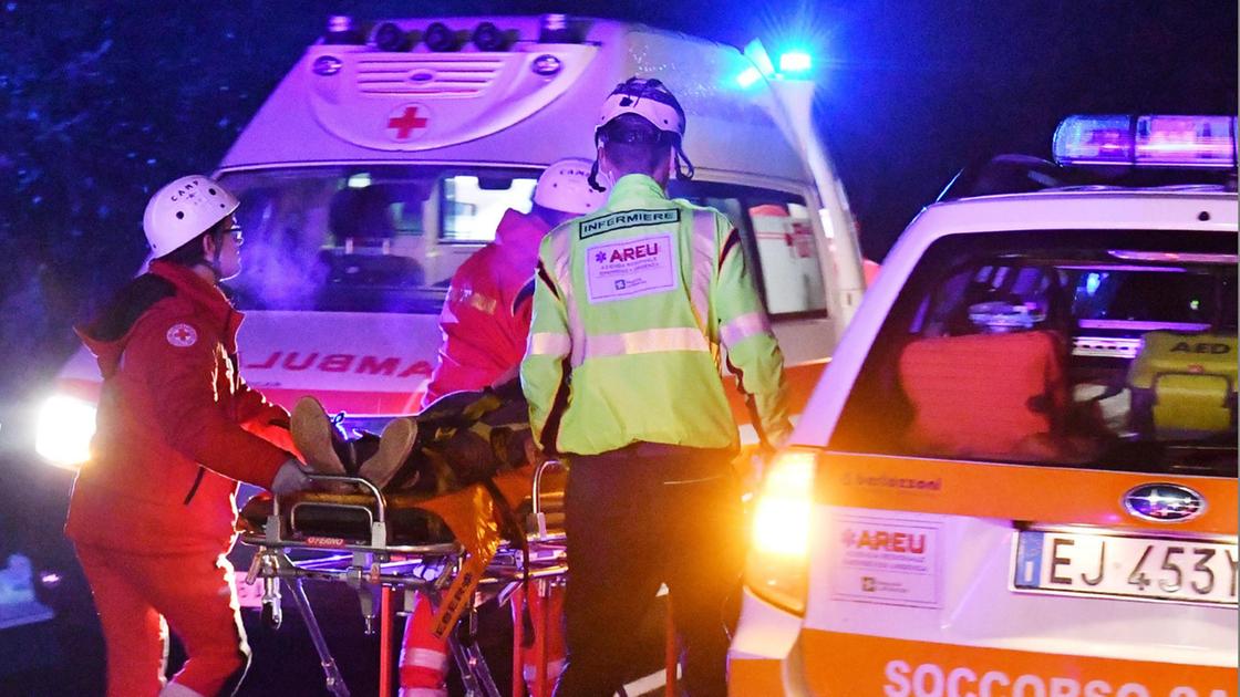 Pestato a sangue mentre porta a spasso il cane: gravissimo 62enne