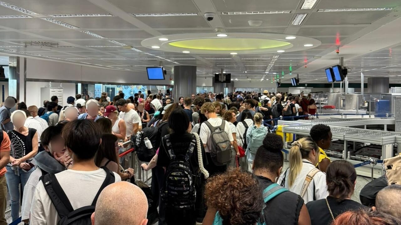 A Linate e Malpensa non ci saranno limiti per i liquidi nei bagagli a mano: cosa cambia