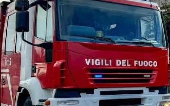 Crotone, incendio a Cirò Marina: evacuato un villaggio turistico