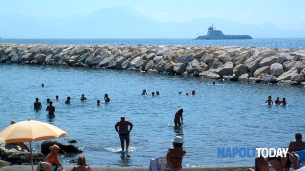 Raffica di furti al Mappatella beach: “Una cinquantina in questo mese” - NapoliToday