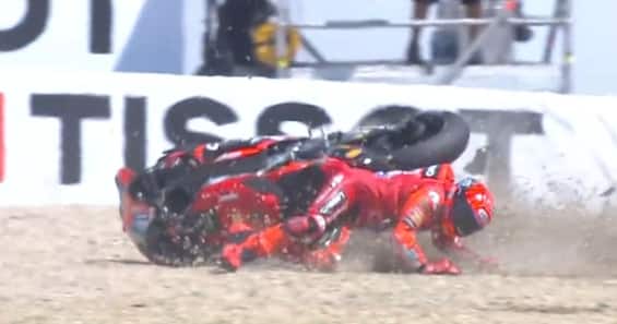 Marc Marquez, la caduta nelle qualifiche di Brno a un passo dalla pole. VIDEO