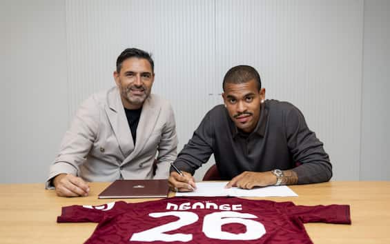 Torino, ufficiale Ngonge dal Napoli