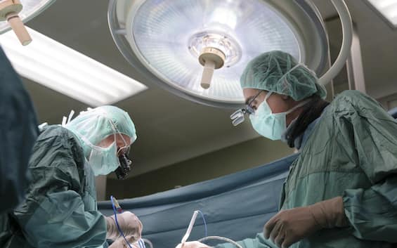 Terapia genica, paziente recupera vista a Napoli: è il primo al mondo
