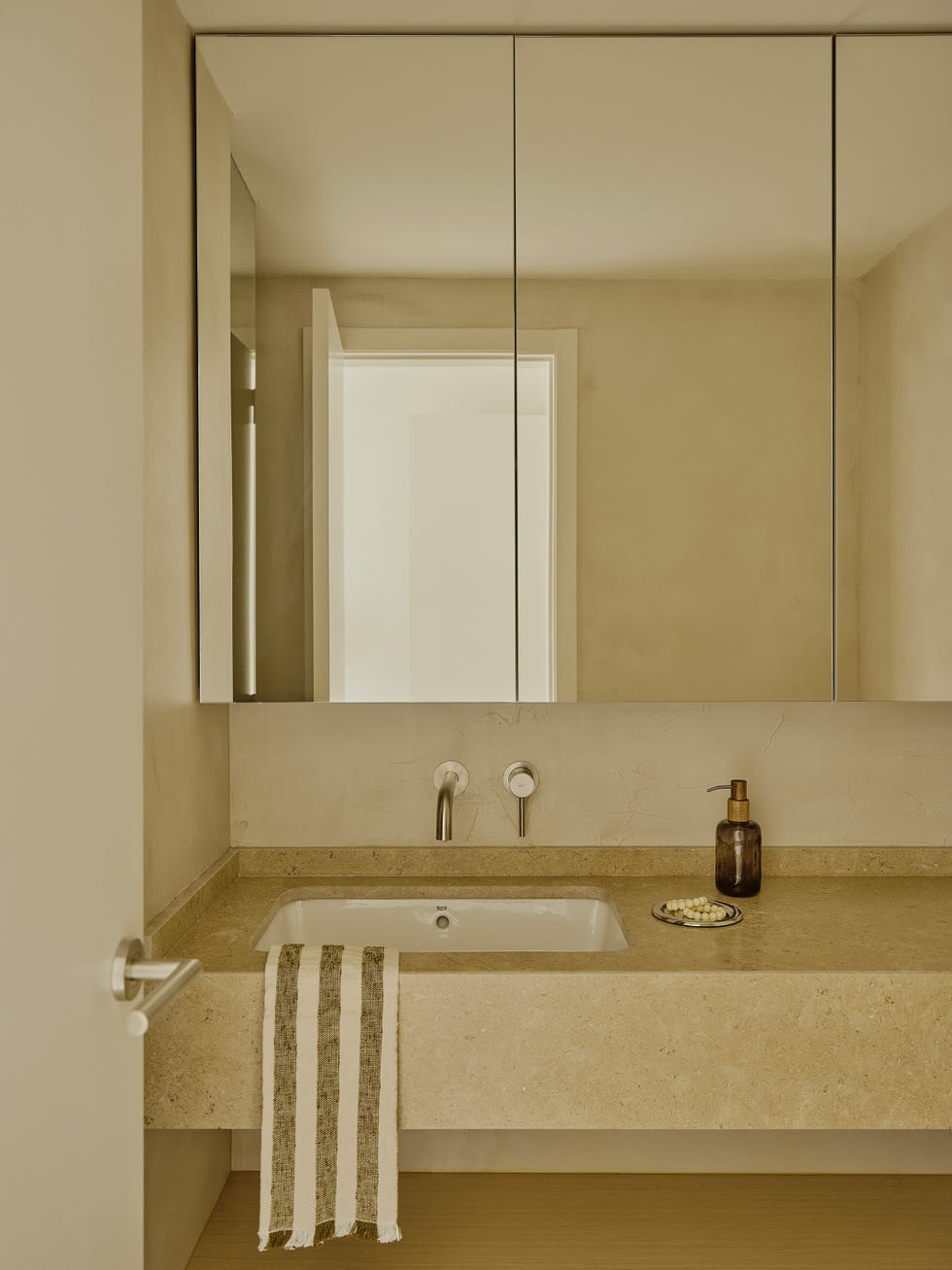 casa color crema in spagna
