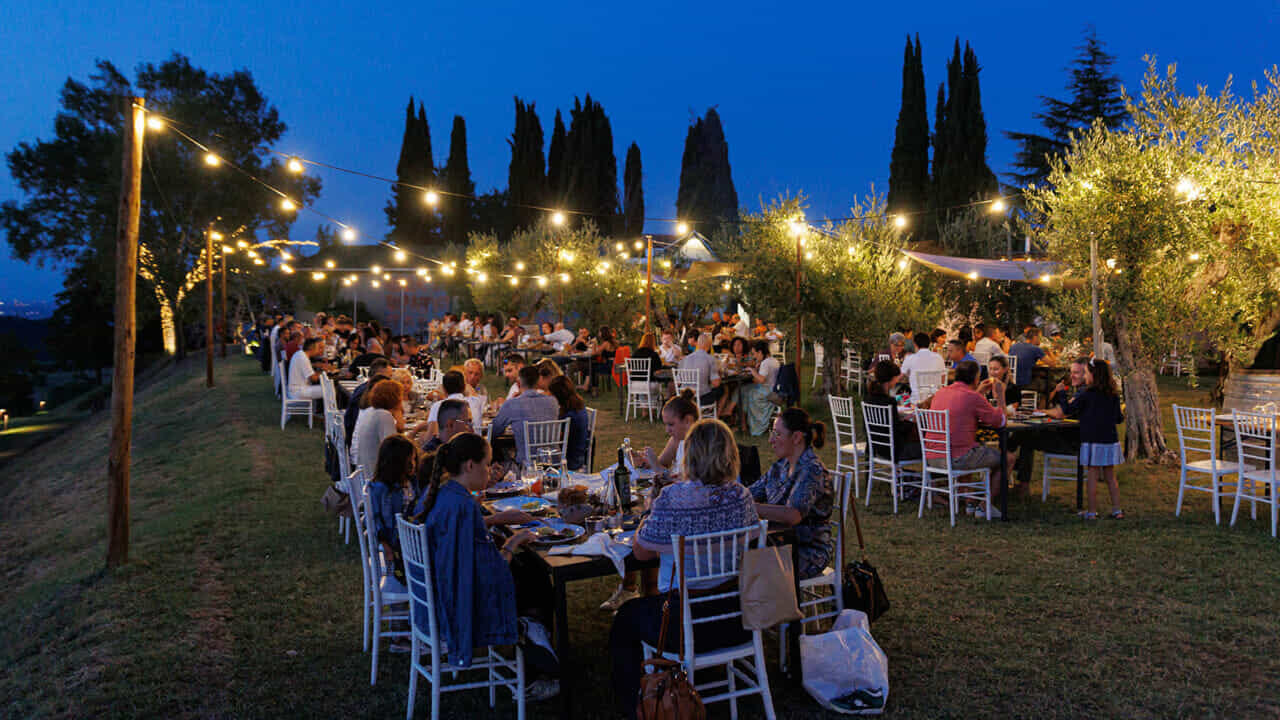 Teli sull'erba e cestini da picnic immersi nel verde: 12 posti in cui fare agri-aperitivi (ma anche cene e brunch) - ravennatoday.it