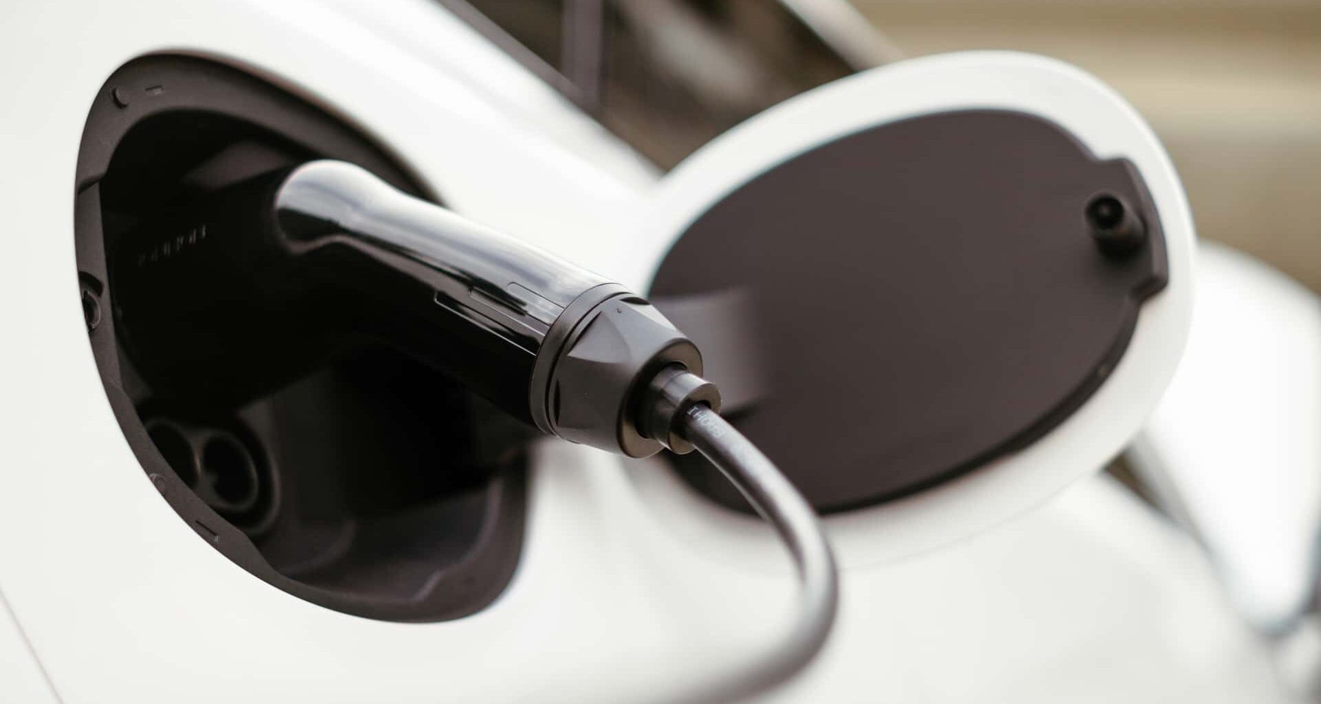 Incentivi auto elettriche 2025: si parte a settembre