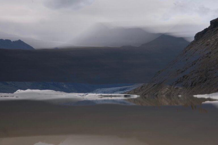 roberto ghezzi iceland still laguna ghiacciata multipla esposizione 22 2025 Intervista a Roberto Ghezzi. Arte, tempo e fisica quantistica in una ricerca in Islanda