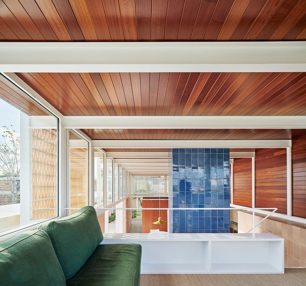 casa moderna con patios y estancias abiertas de twobo arquitectura