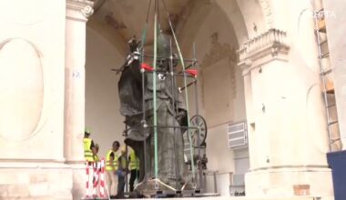 Dopo 6 anni, la statua originale di Sant’Oronzo è tornata in piazza - Telerama News