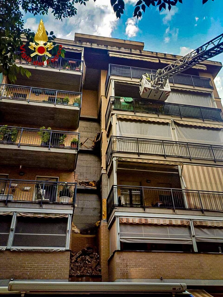 savonera esplode palazzo