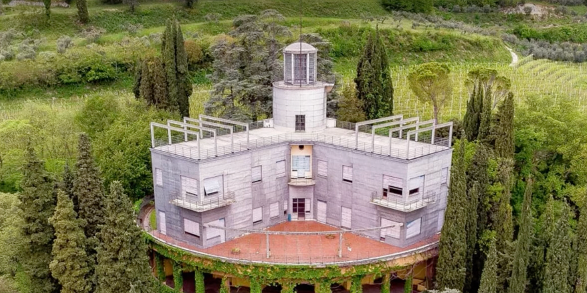 La villa che ruota inseguendo il sole