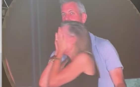 Kiss cam concerto Coldplay, si dimette la HR di Astronomer Kristin Cabot