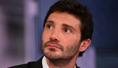 Stefano De Martino, il gesto inequivocabile per Caroline Tronelli