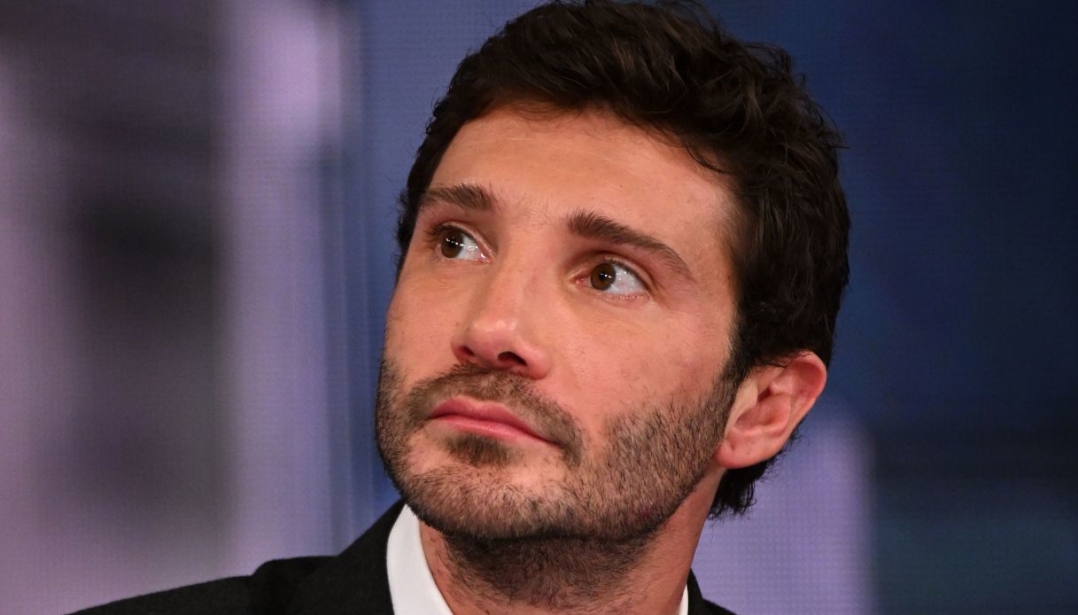 Stefano De Martino, il gesto inequivocabile per Caroline Tronelli