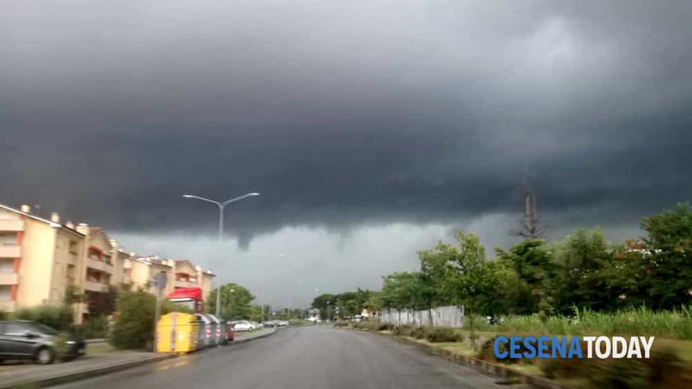 Peggioramento meteo, la Protezione civile dirama un'allerta meteo 'gialla' per temporali e piene dei fiumi