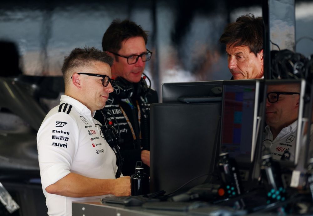 Toto Wolff con Andrew Shovlin e 