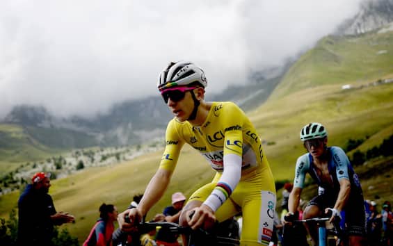 Vittoria di Groves, Pogacar mette le mani sul Tour
