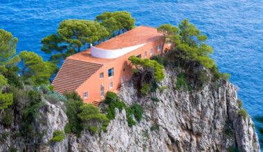 La mostra segreta di Maurizio Cattelan a Capri