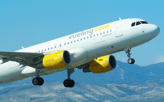 Valencia, ragazzi ebrei espulsi da un volo Vueling per 'comportamenti inappropriati'