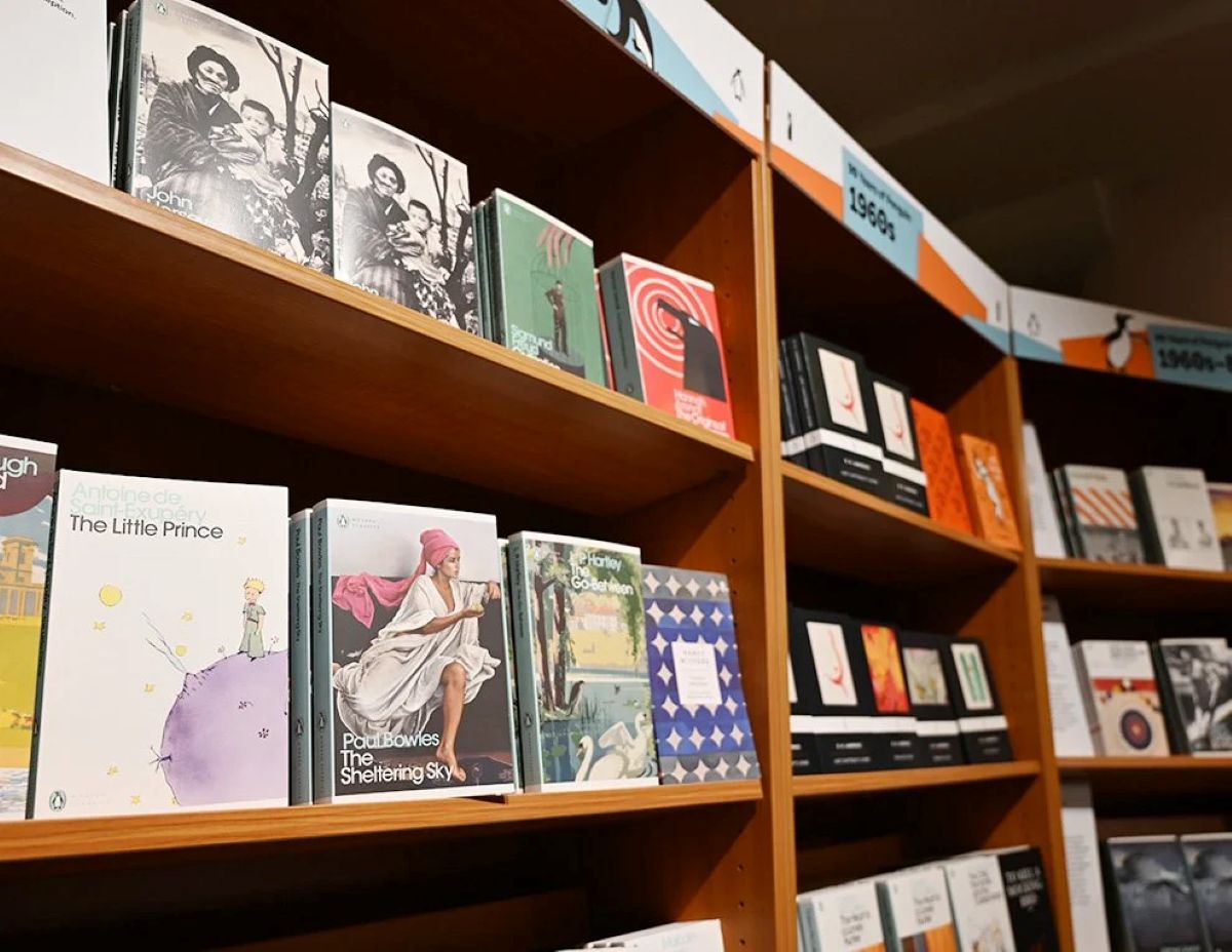 A bookshelf at the Penguin pop up shop