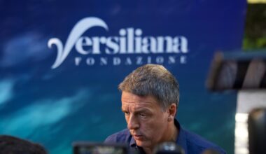 Renzi,così tanta gente in spiaggia che Meloni è andata in Grecia - Ultima ora