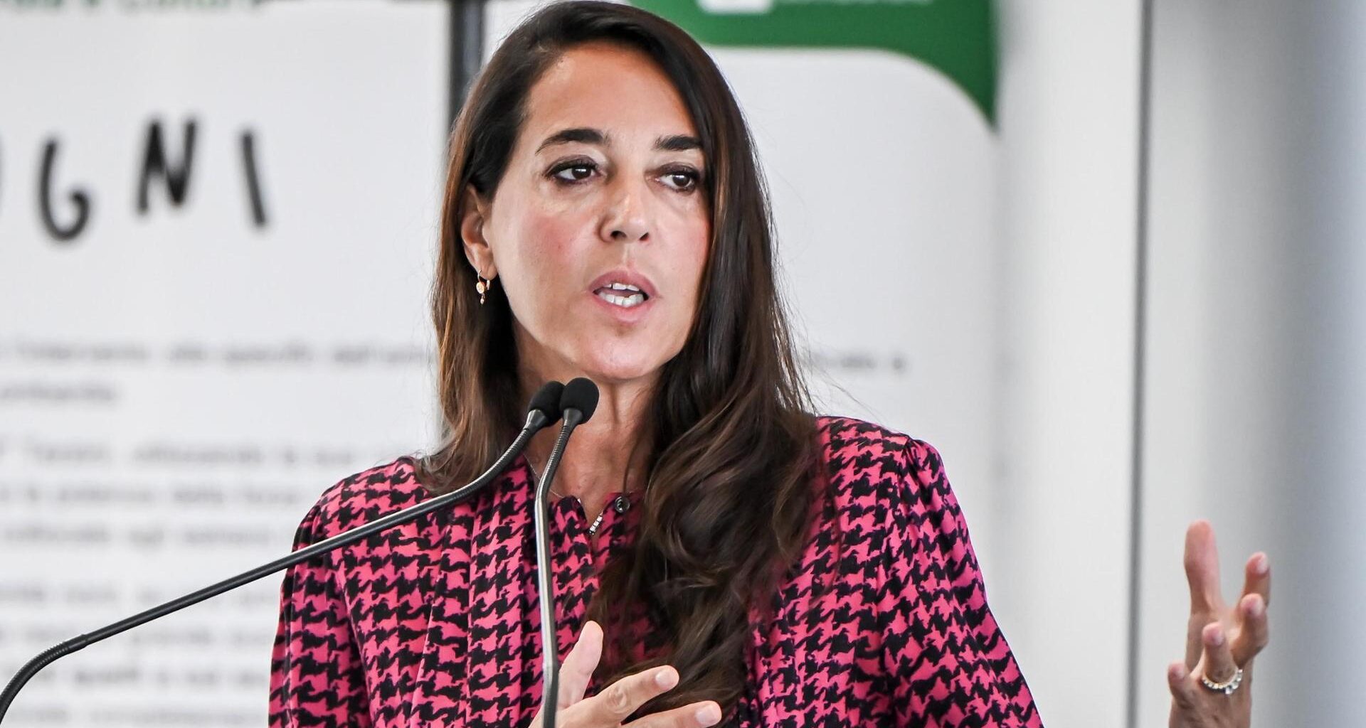 Caos commissione vaccini, Ronzulli: “Basta legittimare i No Vax”