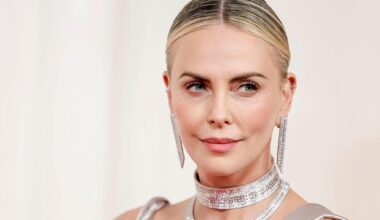 Charlize Theron, 50 anni da star. Dalla tragedia familiare al sesso felice