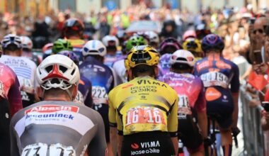 Furto di bici alla Vuelta a Torino, la rabbia di Aru: “Che follia”. La solidarietà degli avversari - La Stampa