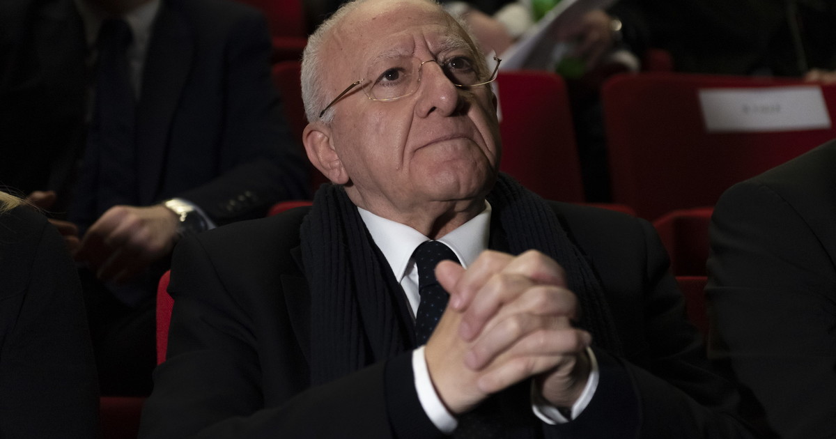 De Luca la insulta, ma a parlare è il suo lavoro – Il Tempo