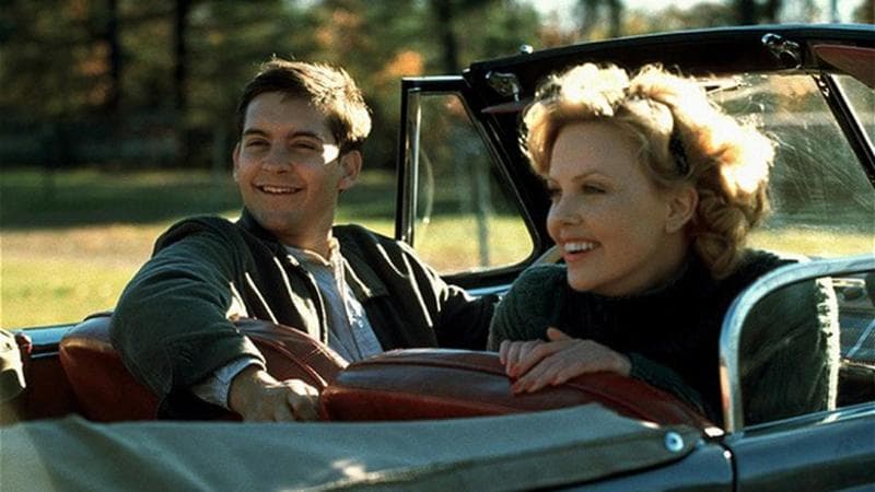 la giovane Charlize, con Tobey Maguire, in "Le regole della casa del sidro" (1999)