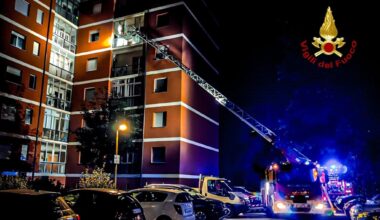 Si uccide dando fuoco al suo alloggio, i pompieri evitano la strage nel palazzo di 10 piani
