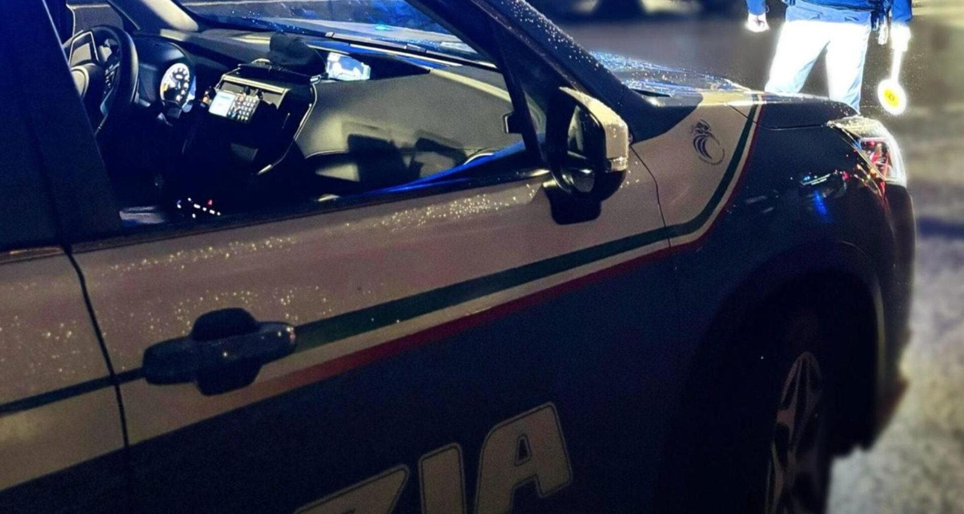Rapina in un bar a Tor Bella Monaca, tre feriti: tra loro anche il titolare