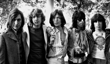 Rolling Stones, la chitarra della discordia: “Il museo l’ha rubata, era di Mick Taylor”. “È falso”