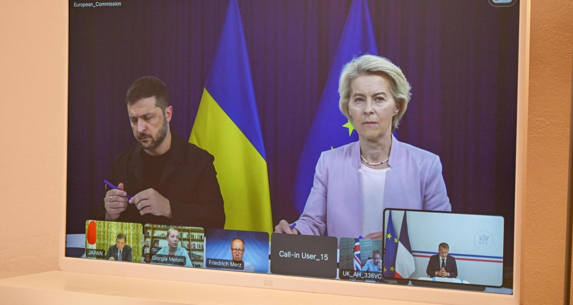 Un nuovo agguato a Zelensky? Così i sette leader europei si preparano al “match” con Trump - la Repubblica