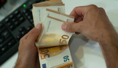 La madre è morta da 10 anni ma lei continua a ritirarne la pensione: intasca così 120mila euro
